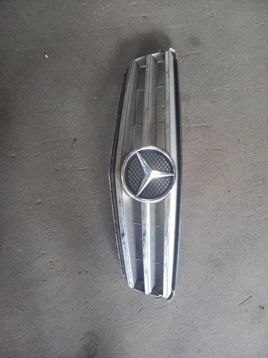Grila Mercedes C class W204 cod A2048800023