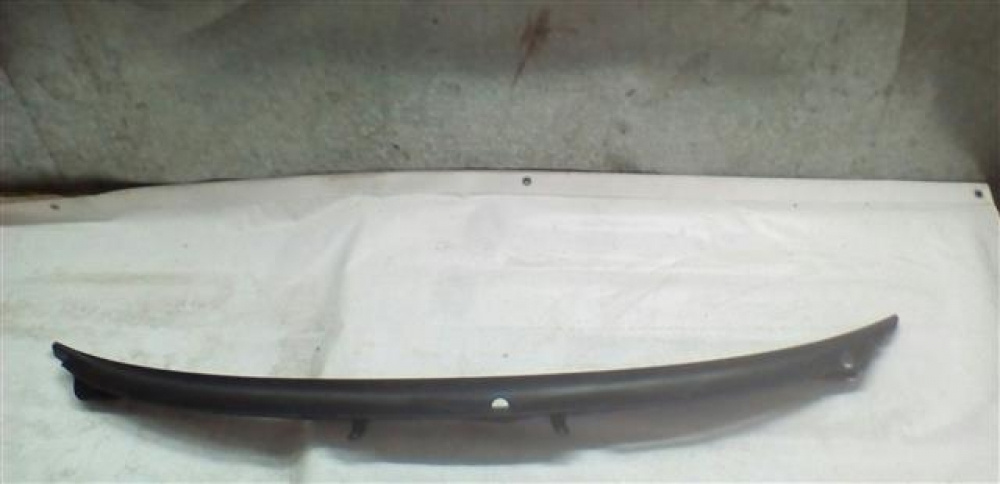 Grila / ornament stergator ( sub parbriz ) Audi A8 / S8 An 2004 2005 2006 2007 2008 2009 2010 cod 4E1819403E