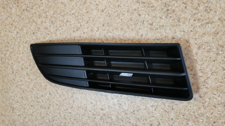 Grila proiector bara fata VW POLO 05-09