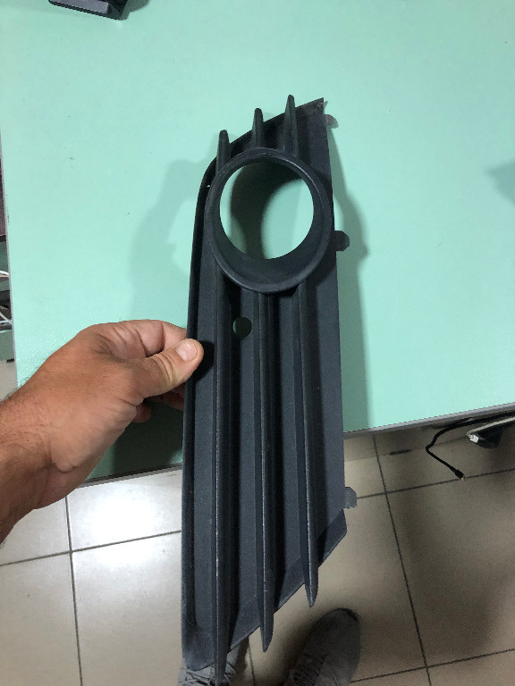 Grila proiector dreapta bara Opel Astra H 13126026