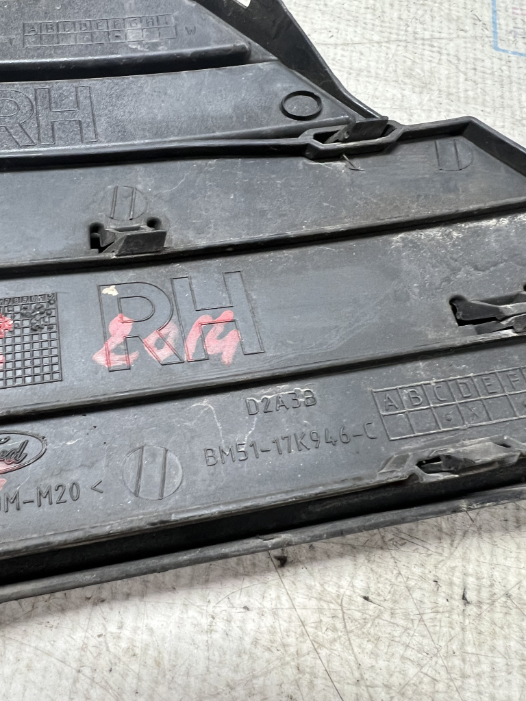 Grila proiector dreapta Ford Focus 3 201