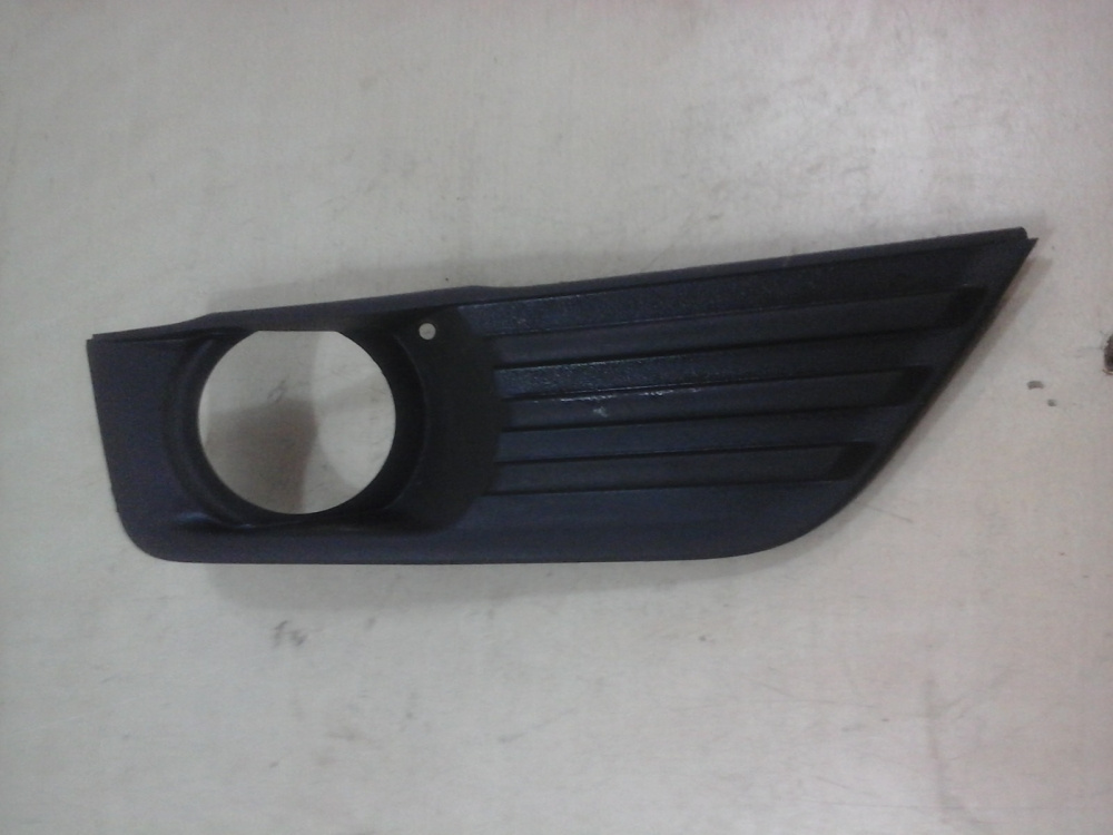 Grila proiector dreapta Ford Focus An 2005-2008 co