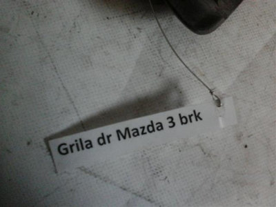 Grila proiector dreapta Mazda 3 Break An 2003-2009