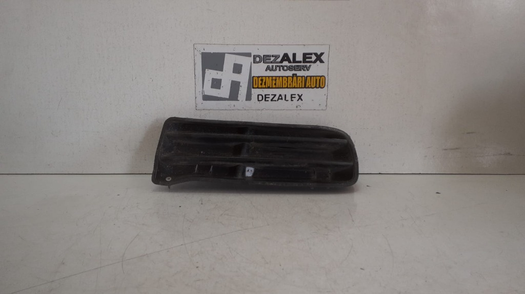 Grila proiector dreapta Volkswagen Golf 4 cod-1j0853666d