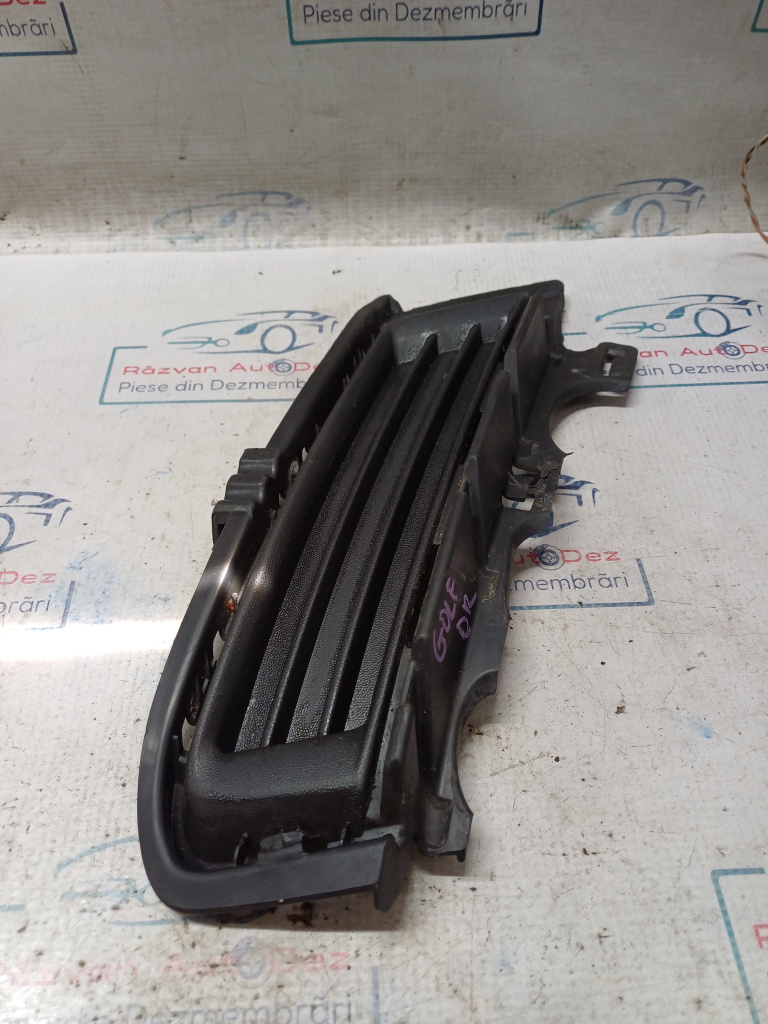 Grila proiector dreapta Volkswagen Golf 7 - Motori