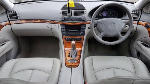 Grila proiector Mercedes E-CLASS W211 20