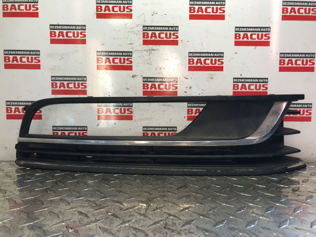 Grila proiector originala cu crom partea dreapta Vw Passat B7 (2010-2014) cod 3AA853666