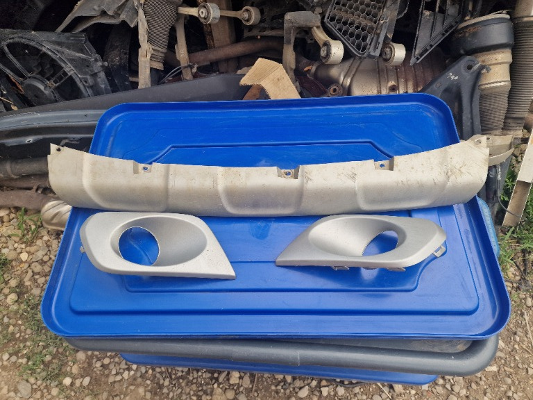 Grila proiector stanga dreapta bara logan sandero mcv stepway 2017 2018 2019 2020