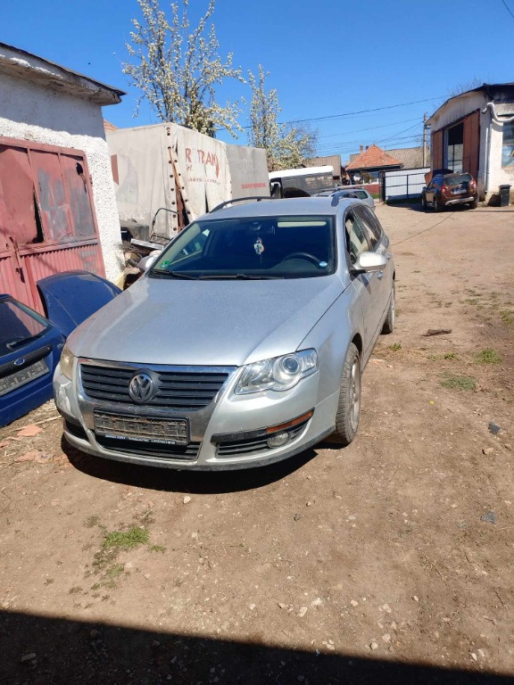 Grila proiector Volkswagen Passat B6 200