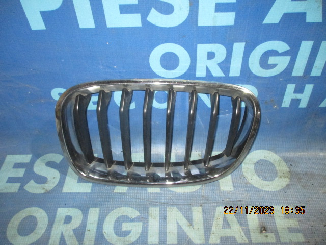 Grila radiator BMW F20 2012; 7262117 (4 urechi de prindere rupte, crom defect)
