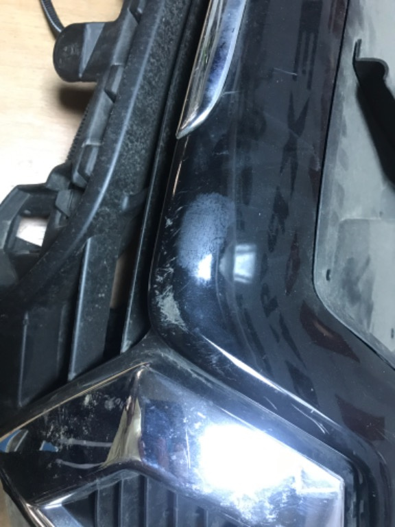 Grila radiator completa cu semn și lumi