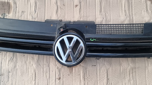 Grila radiator cu emblema VW Golf 4 1999