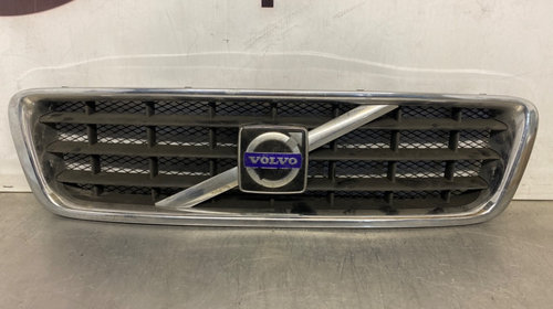 Grila radiator cu mic defect Volvo s60 3