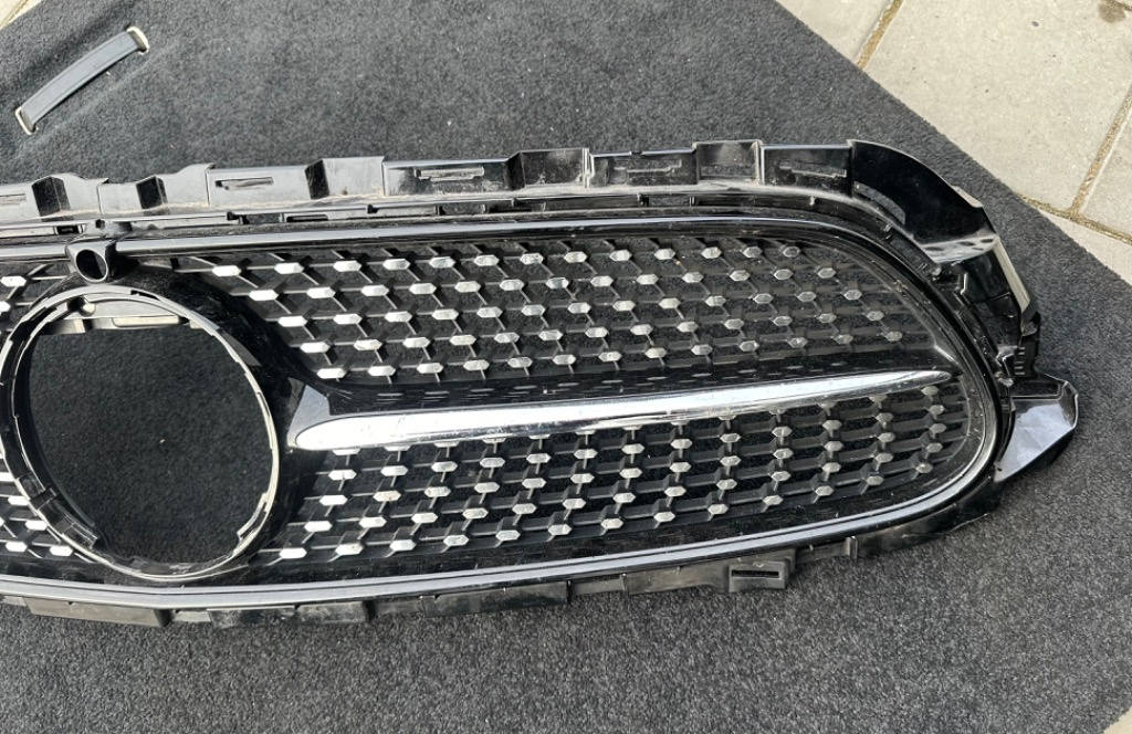 Grila radiator DIAMOND Mercedes E-Class 