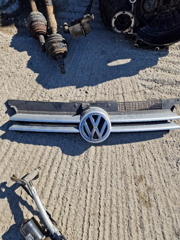 Grila radiator masca fata Volkswagen Golf 4 hatchb