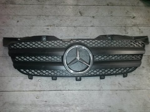 GRILA RADIATOR MERCEDES SPRINTER AN FABRICATIE 2007