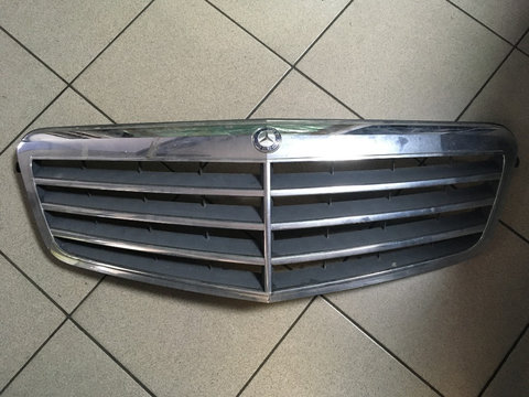 Grila radiator Mercedes W212 cod: a2128800883