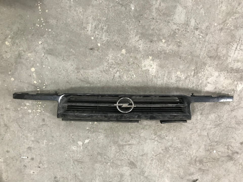 Grila radiator opel astra F 1991 - 1998