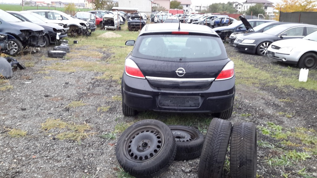 Grila radiator Opel Astra H 2004 hatchba