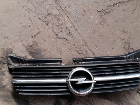 Grila radiator pentru Opel Omega - Anunturi cu piese