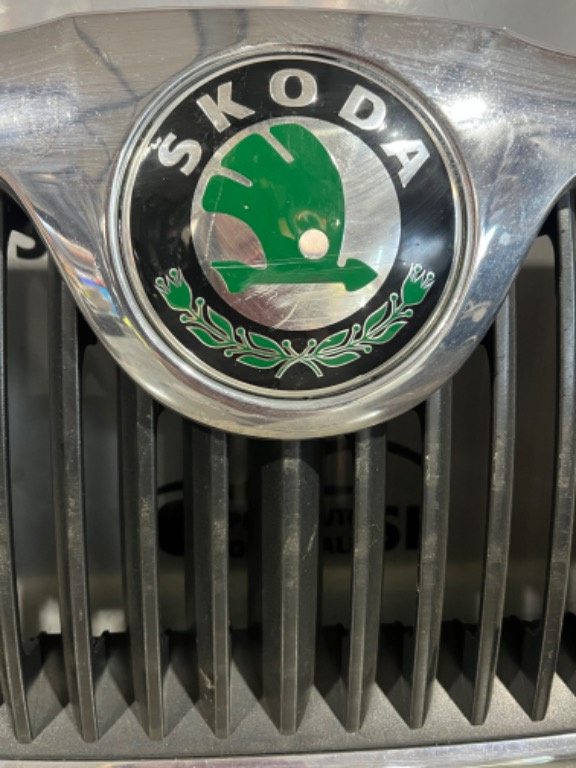 Grila radiator Skoda Octavia 2 an 2005 c