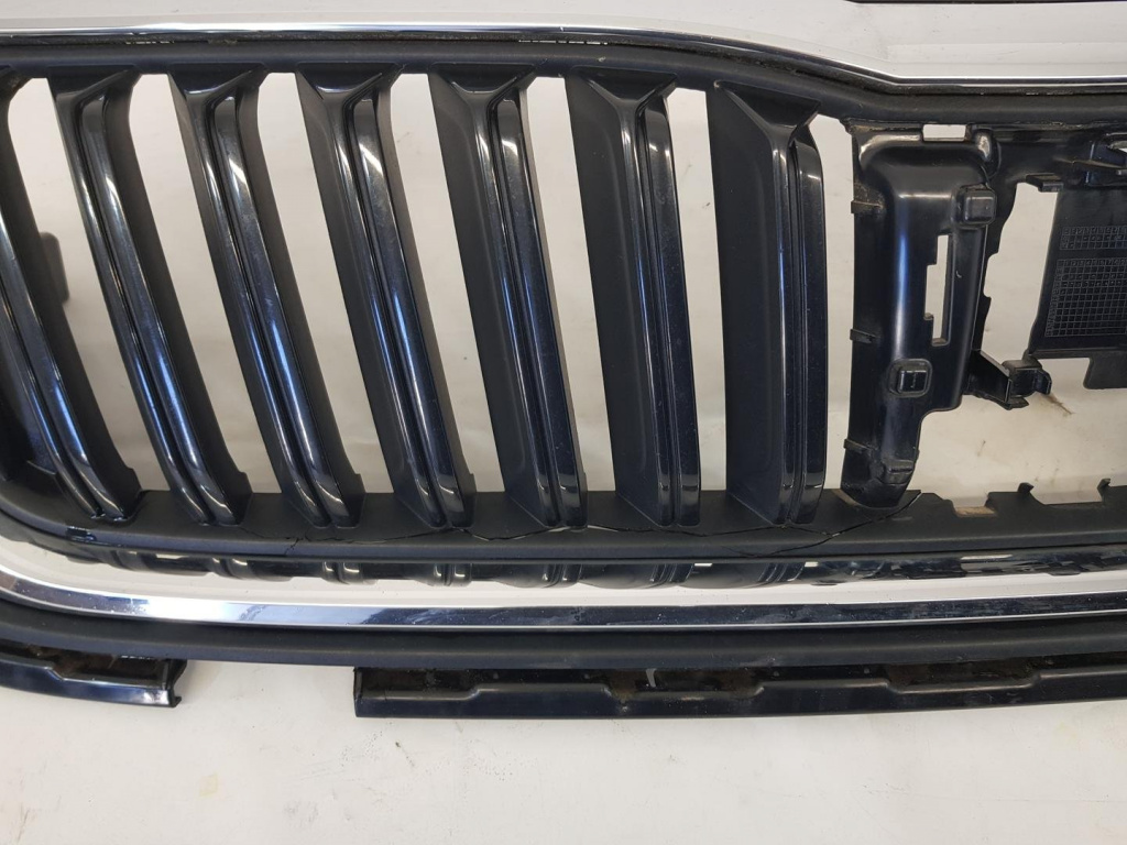 Grila Radiator Skoda Octavia 4 5E3807723