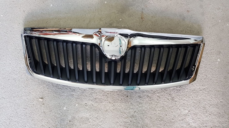 Grila radiator Skoda Octavia an 2008- 2013