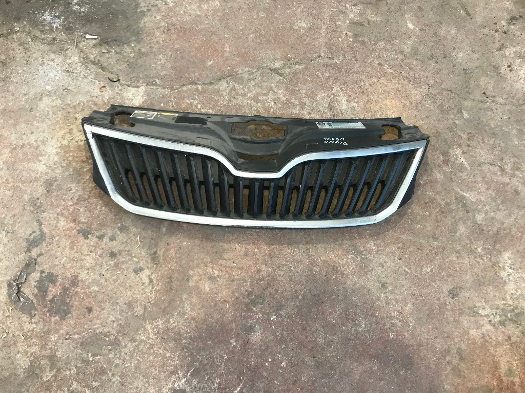 Grila radiator skoda rapid 2012 - 2015 cod: 5j0853668