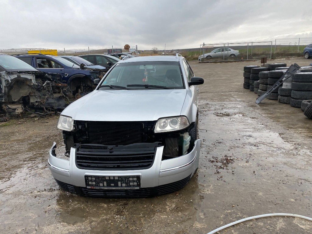 Grila radiator Volkswagen Passat B5 2003 combi 2.5 tdi