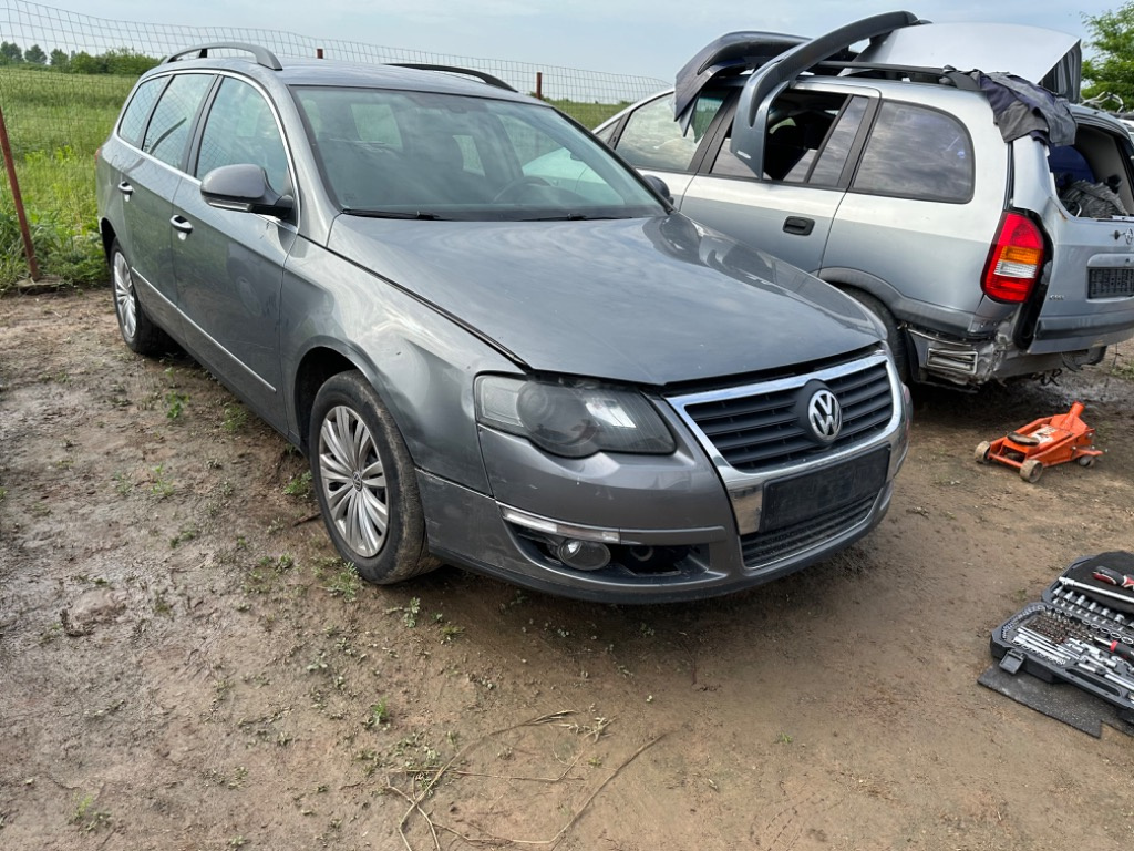 Grila radiator Volkswagen Passat B6 2007 Break 1.9