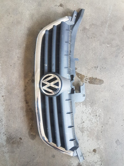 Grila radiator Volkswagen Touran 2006 BMM 2.0 TDI,