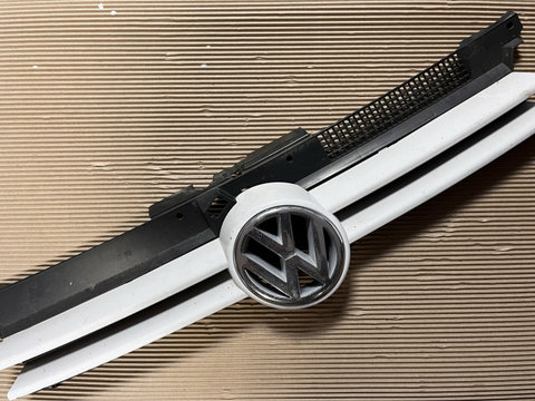 Grila radiator Volkswagen VW Golf 4 [1997 - 2006] Hatchback 5-usi 1.4 MT (75 hp)