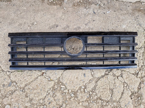 Grila radiator VW Touareg CR R Line cod 760853651J BUS