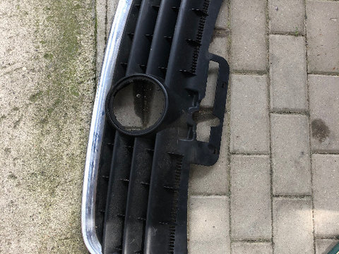 Grila radiator VW Touran din 2005 fara emblema