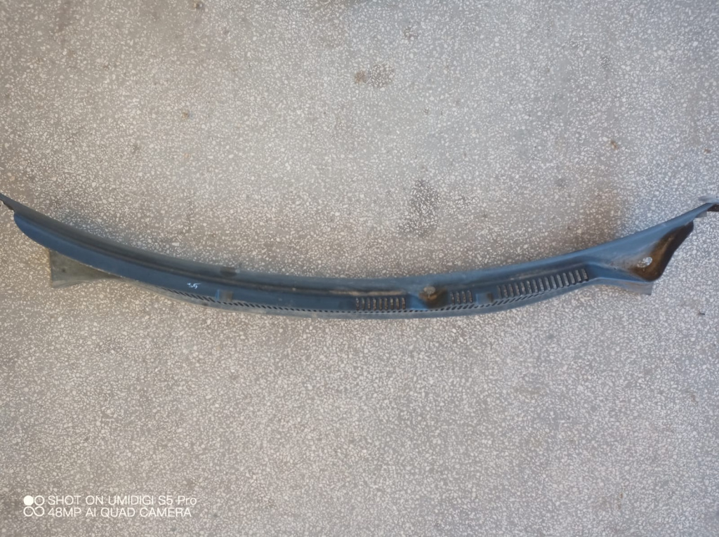 Grila stergator fata , Vw Polo , 9N , 2007 COD - 6Q1819415B
