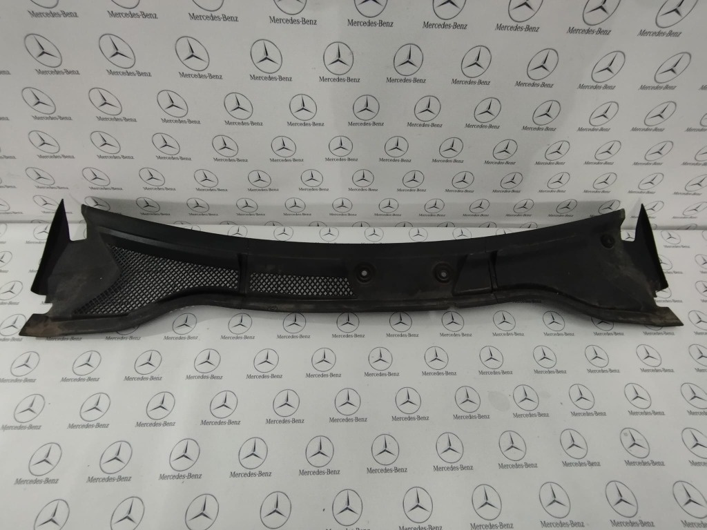 Grila stergator Mercedes B220 cdi w246 a2468300700