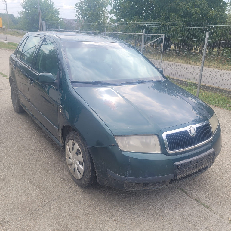 GRILA Stergator / PARBRIZ SKODA FABIA FAB. 1999 - 