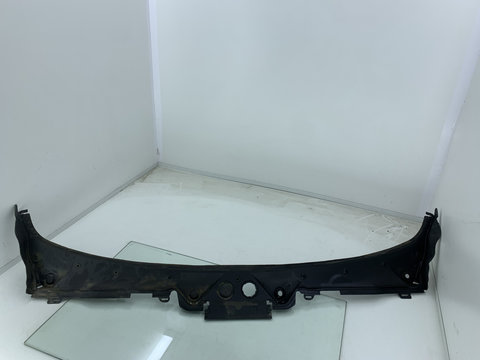 Grila stergator parbriz-stanga BMW SERIA 3 F30 N47D20C 2011-2016 7258177 DezP: 22705