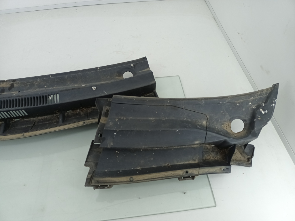 Grila stergator parbriz Toyota AURIS 1.6i / 1ZR-FAE 2007-2012 55781-02161 DezP: 19449