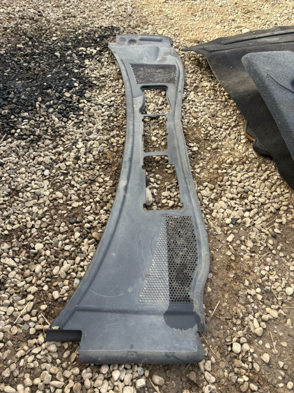 GRILA Stergator PARBRIZ Vw PASSAT B5.5