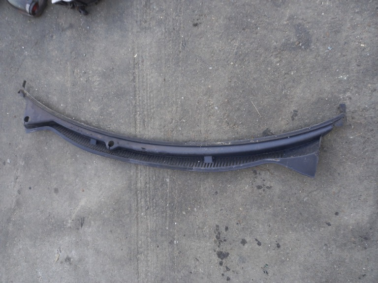 Grila stergator parbriz VW Polo 9N cod produs:6Q18