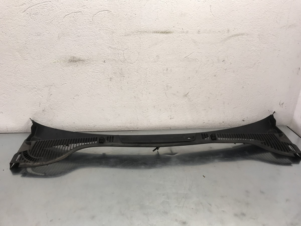 Grila stergator Skoda Octavia 2013, 2.0TDI , DSG - PBF Automat sedan 2013 (1Z1819415F)