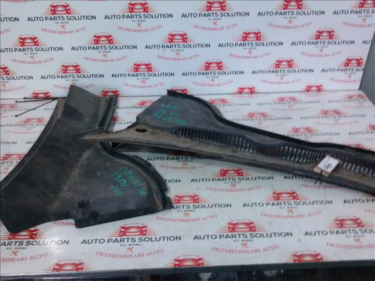 Grila stergator VOLKSWAGEN PASSAT B6 1.9BLS