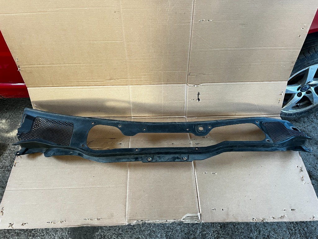 Grila stergator Volvo V40 an 2012-2020