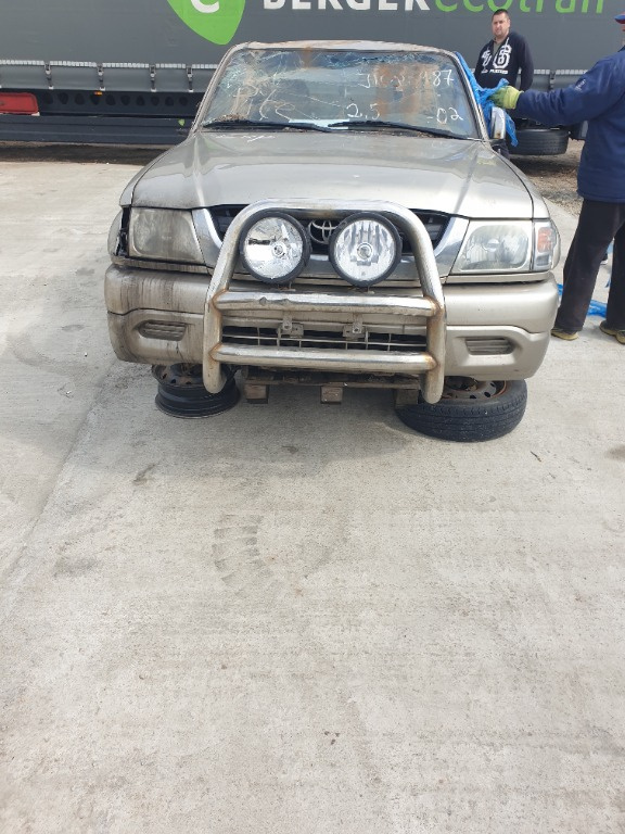 Grila Toyota Hilux 2001 - 2005