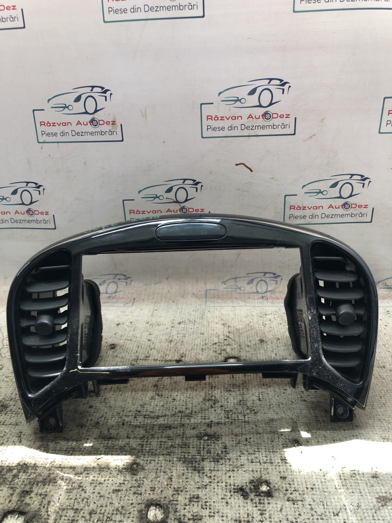 Grila ventilație centrală Nissan Juke 1.2 Benzin