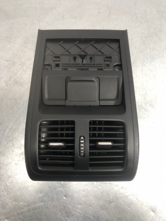 Grila ventilatie aer spate Volkswagen Passat B7 Variant Manual 170cp sedan 2012 (3AA864298)