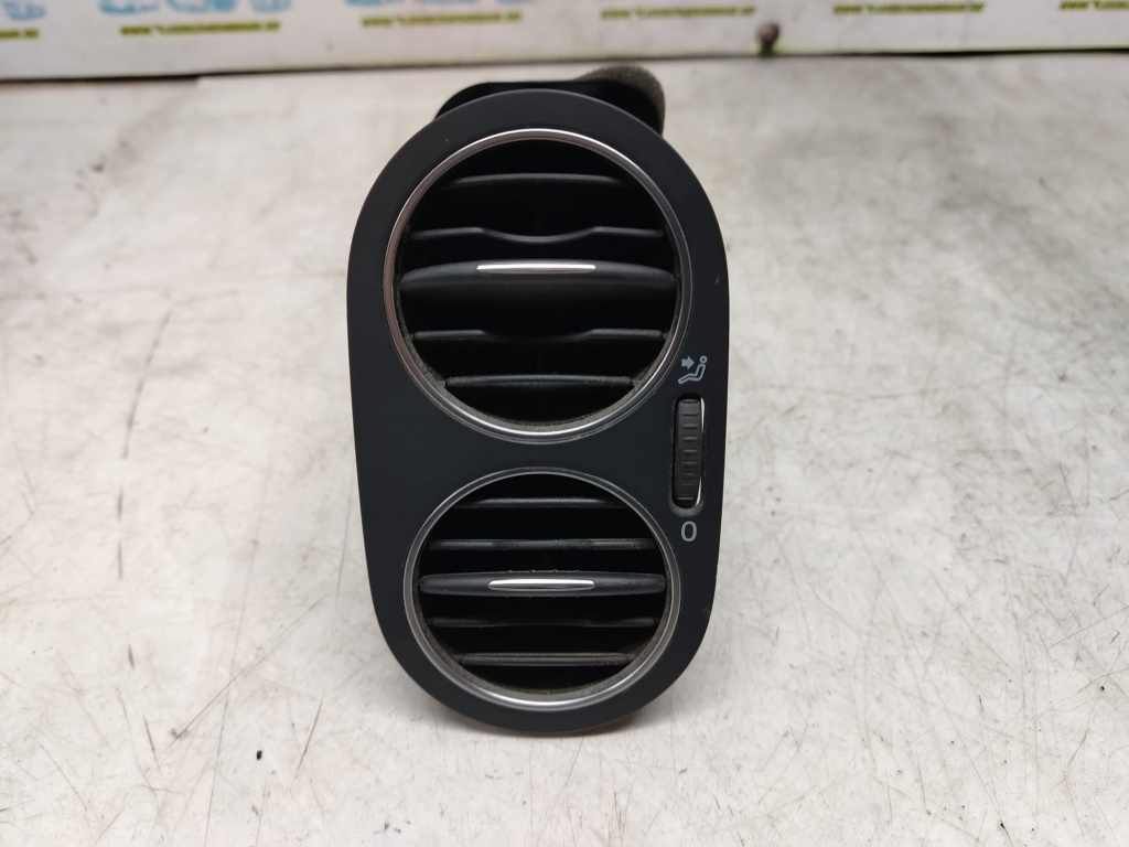 Grila ventilatie bord 5n0819703a Volkswagen VW Golf Plus 2 [2009 - 2014] 1.4 tsi CAXA