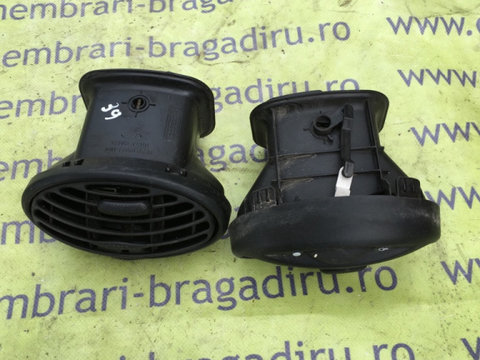 Grila ventilatie bord centru Ford Focus [1998 - 2004] wagon 5-usi 1.8 MT (116 hp) (DAW DBW) (DNW-EYDF1) 16V - EYDF