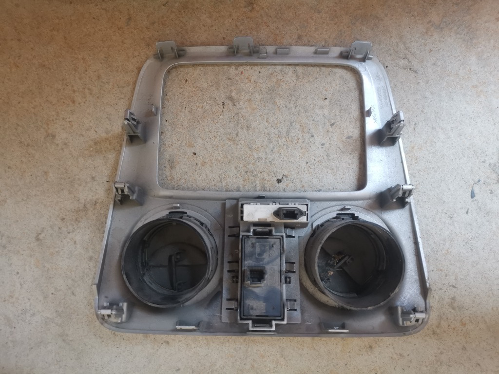 Grila ventilatie bord Dacia Dokker , Lod